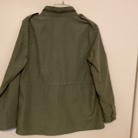 It’s a Army green jacket unlined with a draw string waist - Picture 3 of 3